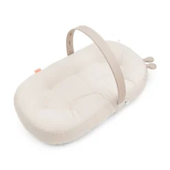 Cozy lounger m/aktivitetsbue - Raffi - Sand